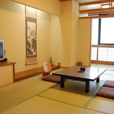 Yuzen Hotel Тоёока Экстерьер фото